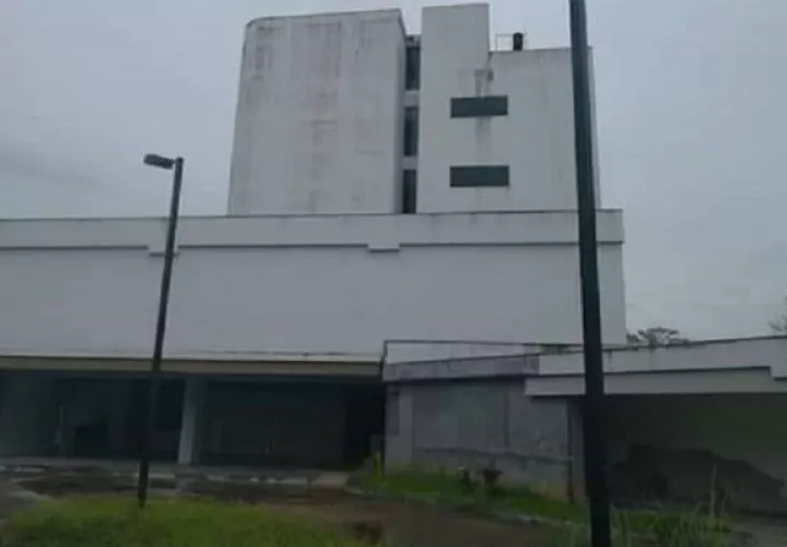 La obra tenía que ser entregada en junio del año pasado. Foto/ Diómedes Sánchez