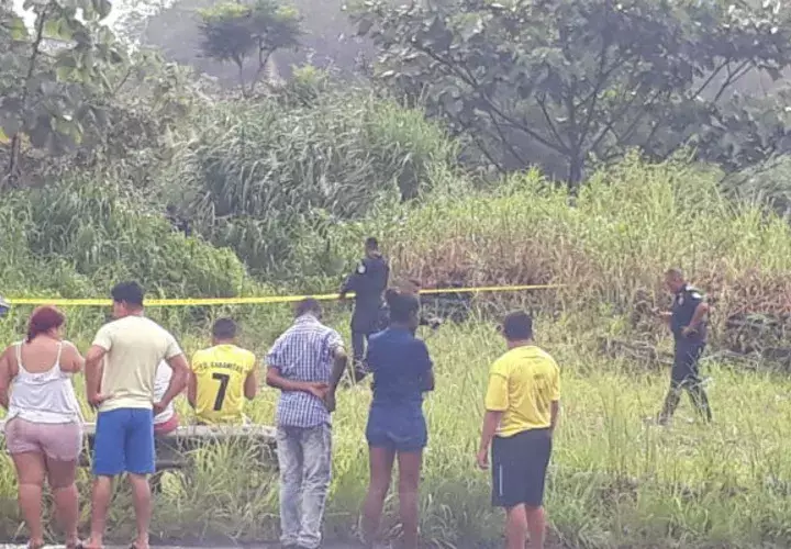 el cuerpo fue encontrado en una barranca. Foto/Diómedes Sánchez