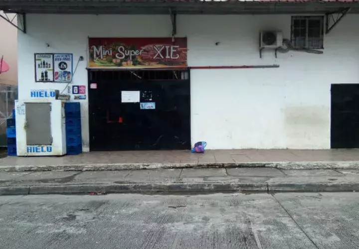 Los dueños del local, no se resistieron al robo. Foto/Diómedes Sánchez