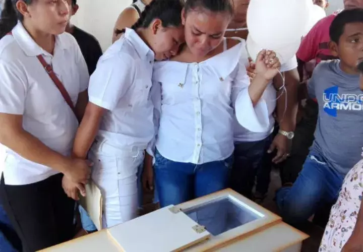 Los familiares de la mejor exigen justicia por lo acontecido.
