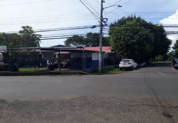 Asistentes a la escuela San Cristóbal en David en peligro por rivalidades entre pandilleros. Foto: José Vásquez.