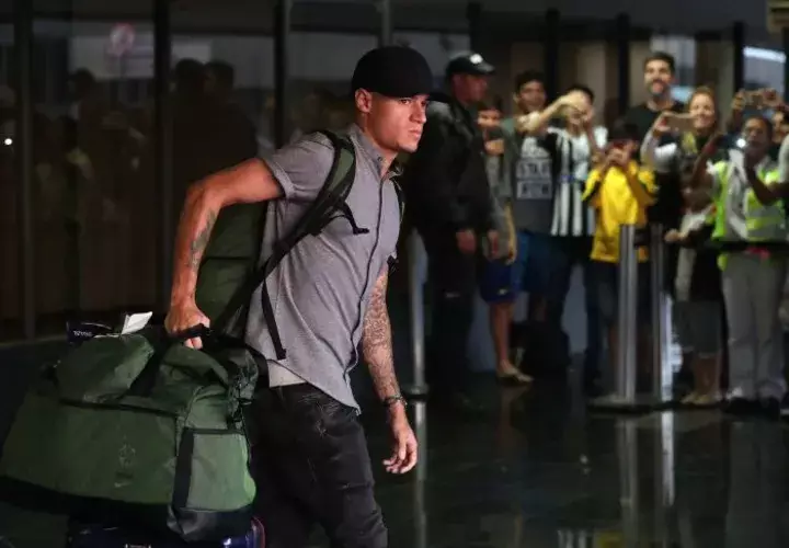 Coutinho llegando a Brasil. Foto EFE