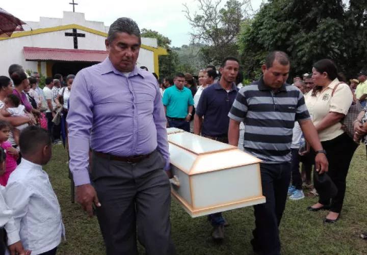 La ceremonia se realizó en la capilla de San José en Monte Oscuro. Foto: Eric Ariel Montenegro. 