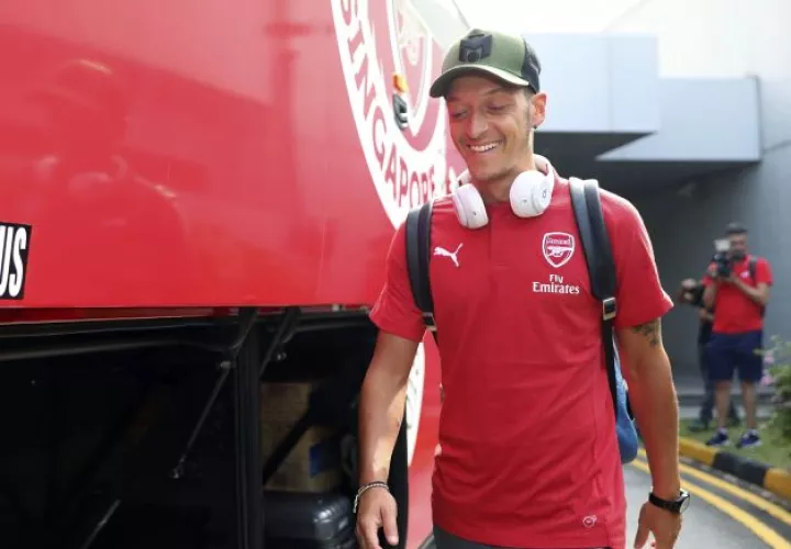 Mesut Ozil durante una gira con el Arsenal por Asia. Foto AP