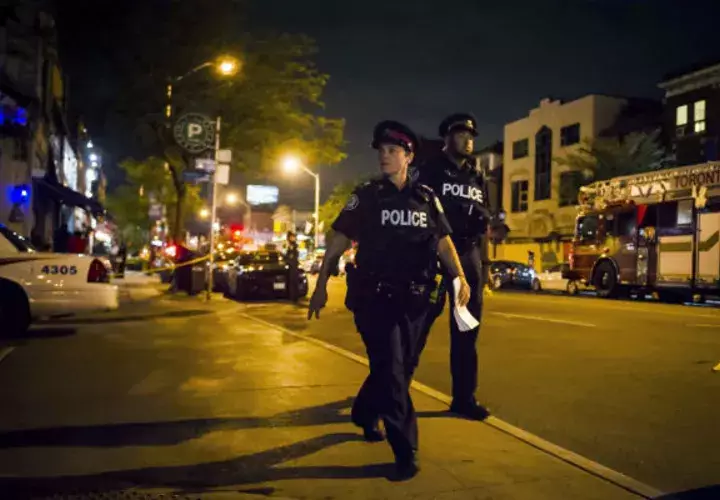 La policía asegura un perímetro alrededor de la escena del tiroteo: Foto: AP 