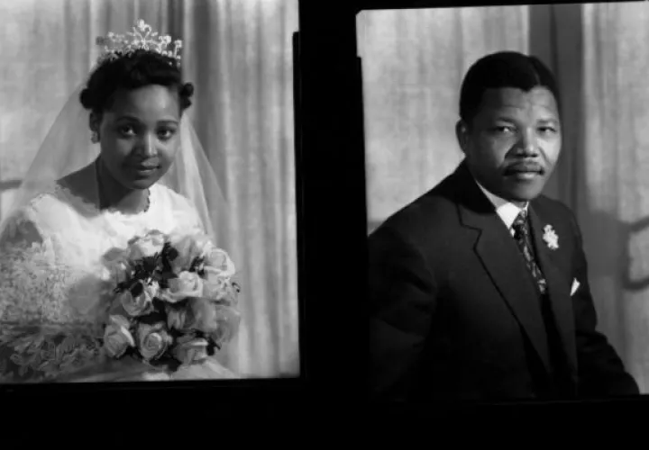 Nelson Mandela se casó en 1958 con Winnie Madikizela-Mandela. FOTO/AP