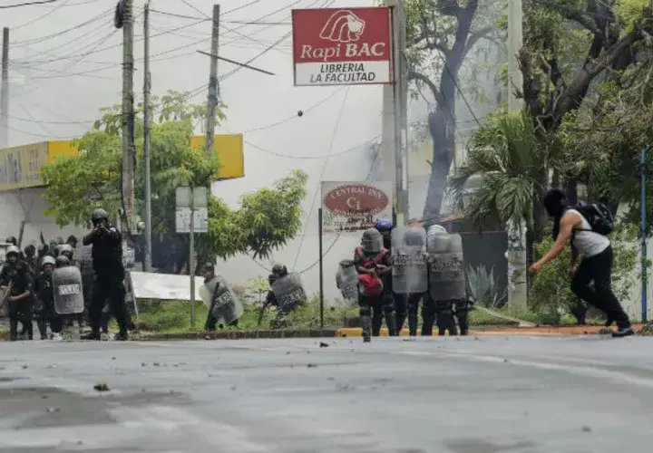 Cientos de hombres ataviados con armas de guerra, entre policías, parapolicías, antimotines, paramilitares y grupos de choque oficialistas, invadieron las ciudades de Diriamba.