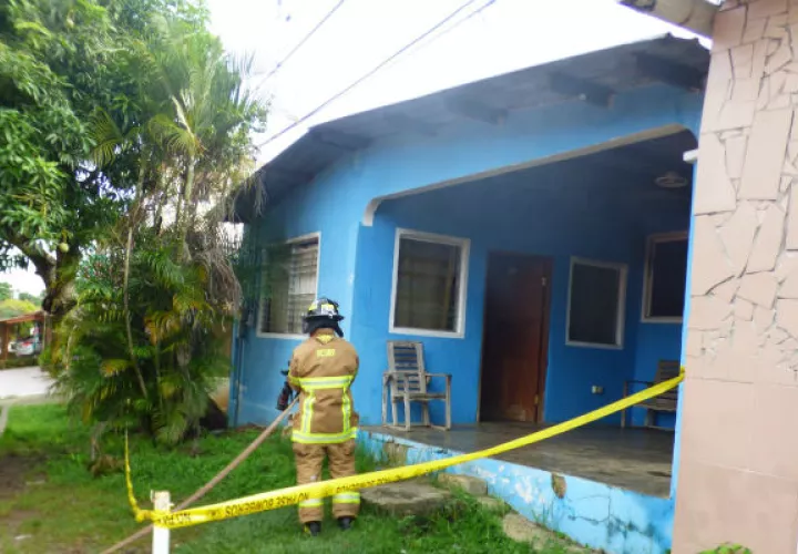 Por este fuego, sólo hubo daños materiales. Foto: Thays Domínguez. 