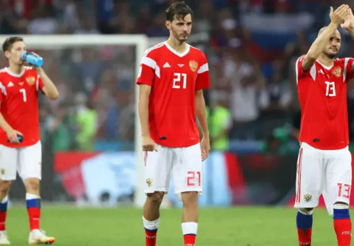 Jugadores de Rusia lamentan la eliminación. Foto:AP