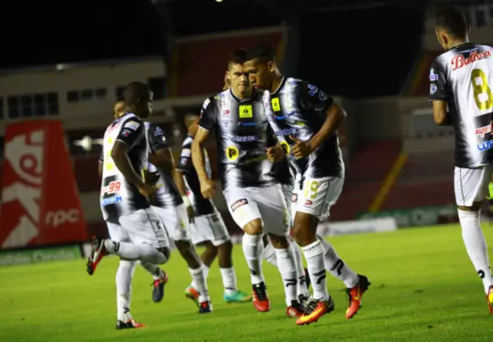 Tauro es uno de las franquicias tradicionales del fútbol panameño. Foto Anayansi Gamez 