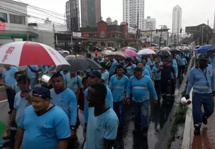 Marcha de funcionarios del Idaan. Foto: Jesús Simmons
