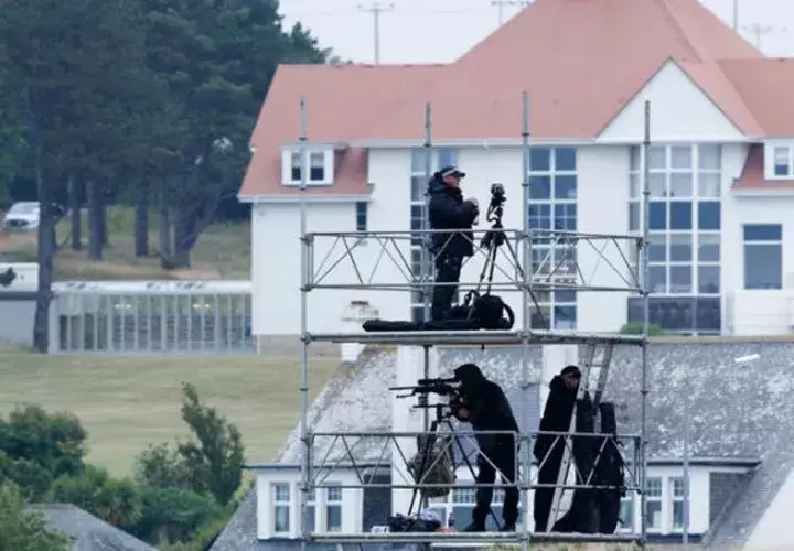 Francotiradores y policías vigilaban este fin de semana el complejo. Foto: EFE 