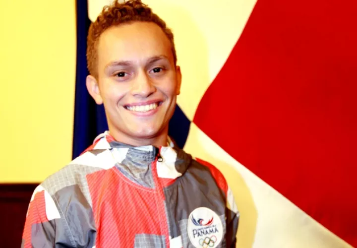 Con solo 19 años, Héctor Cencion  fue el abanderado de Panamá en los juegos de Barranquilla.