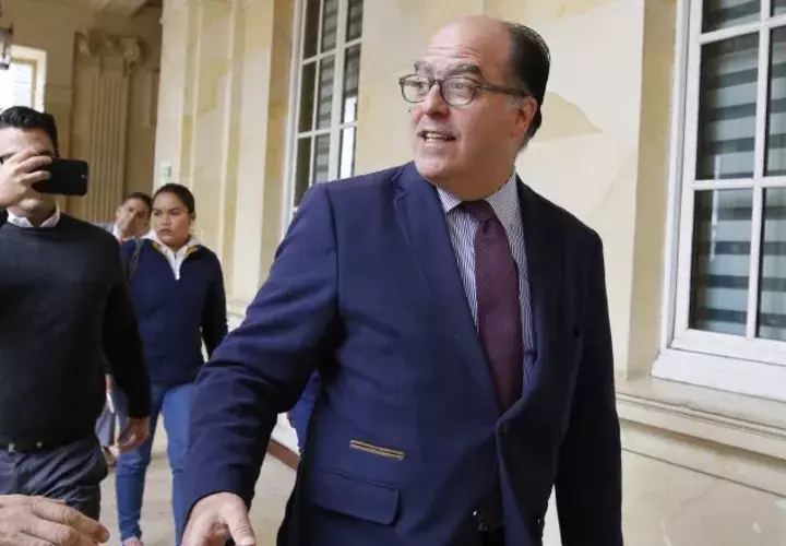 La Asamblea Nacional Constituyente, le quitan la inmunidad a Julio Borges. /Foto AP