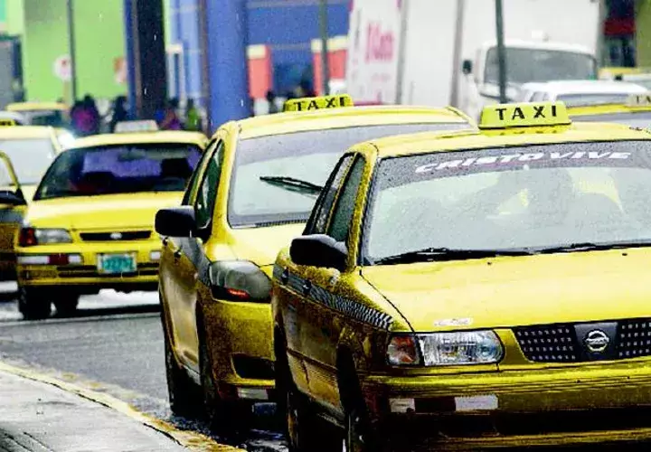 Los dueños y conductores de taxis no están de acuerdo con todos los puntos que propuso la ATTT. /Foto: Panamá América