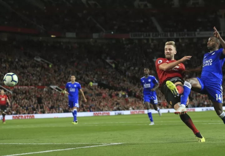 Luke Shaw (izquierda). aP