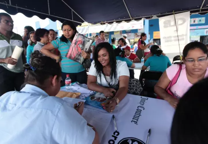 Panameños buscan empleo. /Foto Archivo