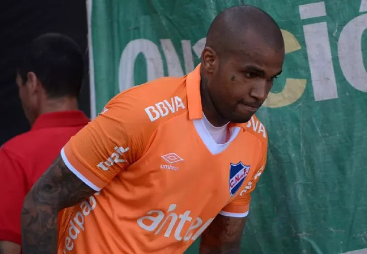 El panameño Luis "Manotas" Mejía jugó de titular. /Foto @PasionTricolor