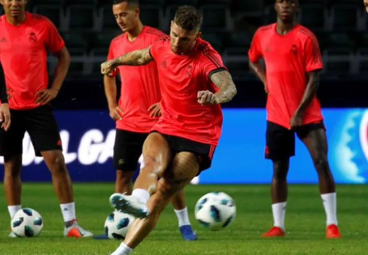 El defensa del Real Madrid, Sergio Ramos, durante los entrenamientos de los "merengues". /Foto EFE