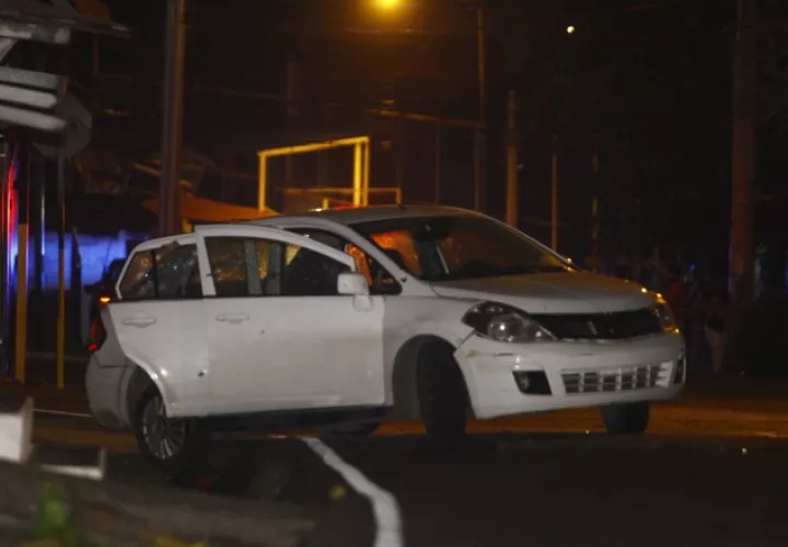 Auto emboscado el domingo. /Foto Alexander Santamaría