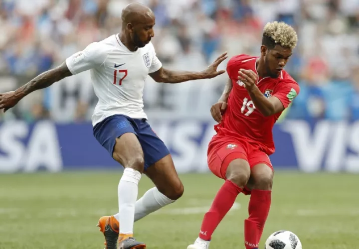 "Pepe" Ávila (19) en el juego contra Inglaterra en el mundial. /Foto AP