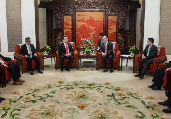 Autoridades  de China y El Salvador se reúnen. /Foto EFE