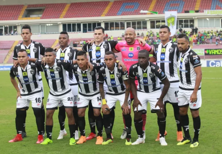 Tauro no ha tenido un buen inicio en la LPF. /Foto Anayansi Gamez