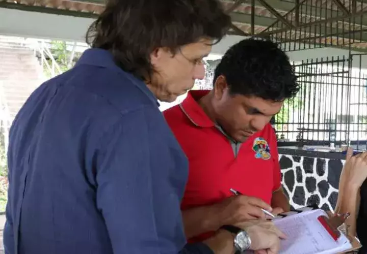 Frank Spano (izq.), coordinador general.