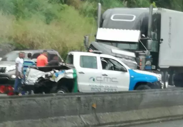 Operaciones de Tránsito investiga accidente en la autopista autopista Panamá Colón. Foto/Diómedes Sánchez