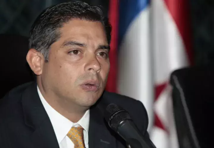 Diputado Adolfo Beby Valderrama.