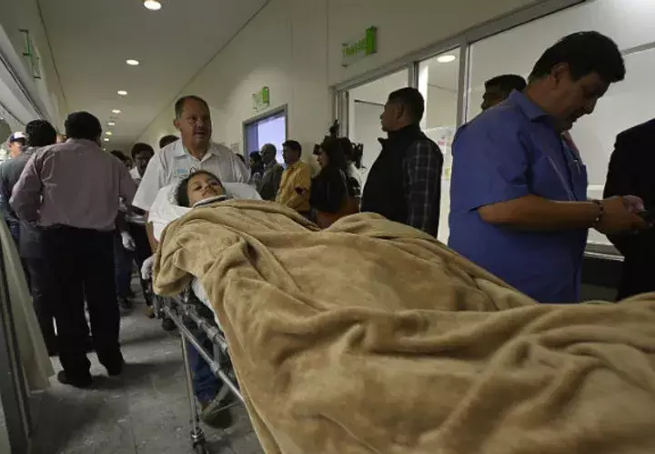 Varios de los heridos fueron trasladados rápidamente a los centros hospitalarios. FOTO/EFE