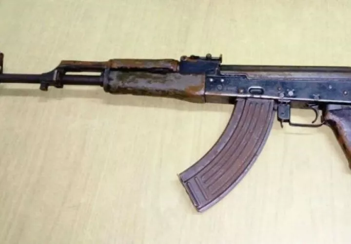Fusil encontrado. Foto: Mayra Madrid. 