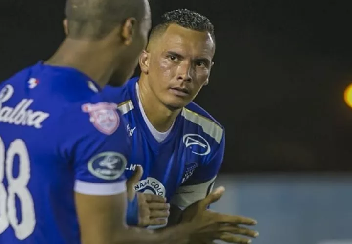 Blas Pérez marcó dos tantos anoche.