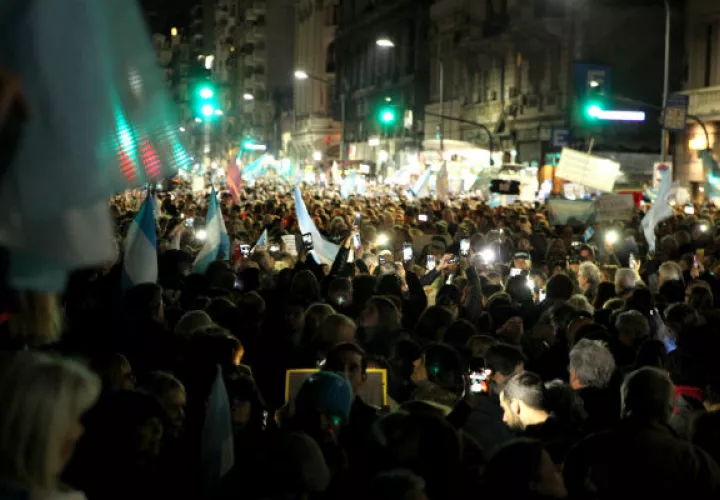 La ciudadanía se tomó las calles exigiendo que aprueben leyes contra la corrupción. FOTO/EFE