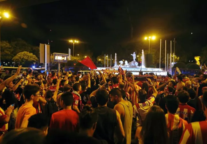Los seguidores del Atlético Madrid celebran en las calles. Foto EFE 