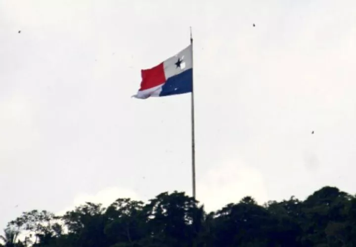 El Pabellón Nacional tiene un hueco producto de la inclemencia del tiempo. 