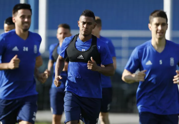 Bárcenas (cent.) en los entrenamientos del Real Oviedo. Foto:@RealOviedo