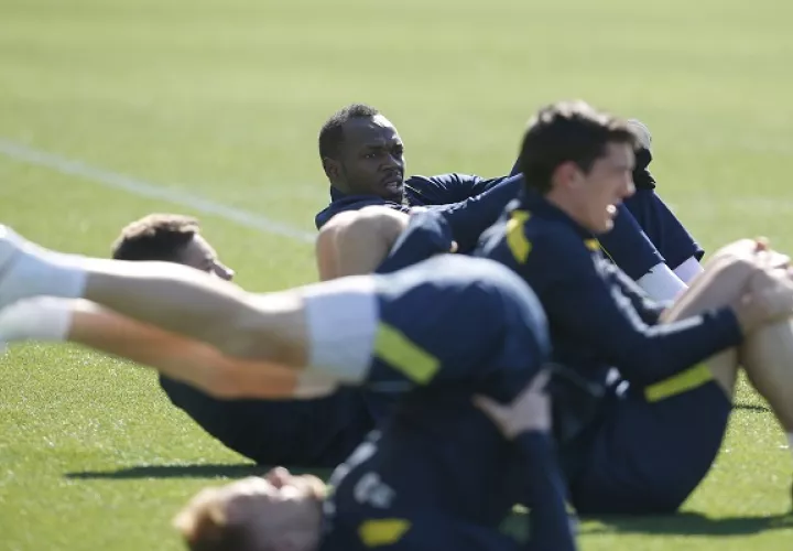 Bolt quiere demostrar sus habilidades en el fútbol.
