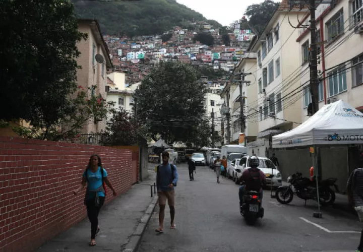 En el área de la Bahía de Guanabara participaron 300 efectivos de la Marina y 12 agentes de la Policía Federal que llevaron a cabo acciones de bloqueo y cerco naval. FOTO/EFE