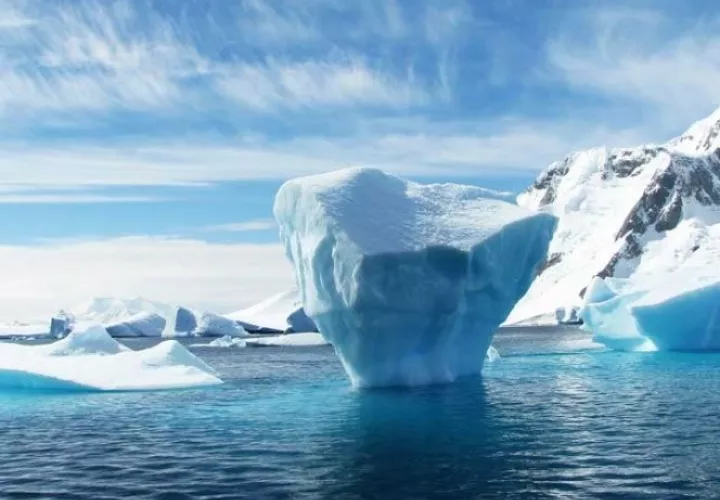 La reducción de la capa de nieve en el hemisferio norte, la pérdida de hielo marino en el verano ártico, así como la reducción del hielo marino antártico y las capas de hielo polar. FOTO/AP