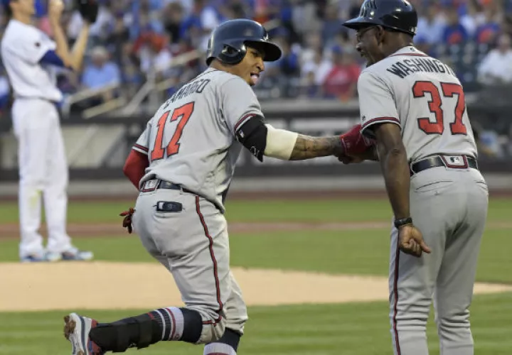 Johan Camargo festeja su jonrón 13. Foto:AP