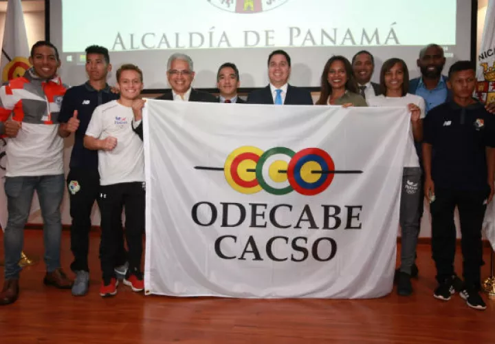 Panamá presenta la bandera de la Organización Deportiva Centroamericana y del Caribe (Odecabe). Foto:Anayansi Gamez 