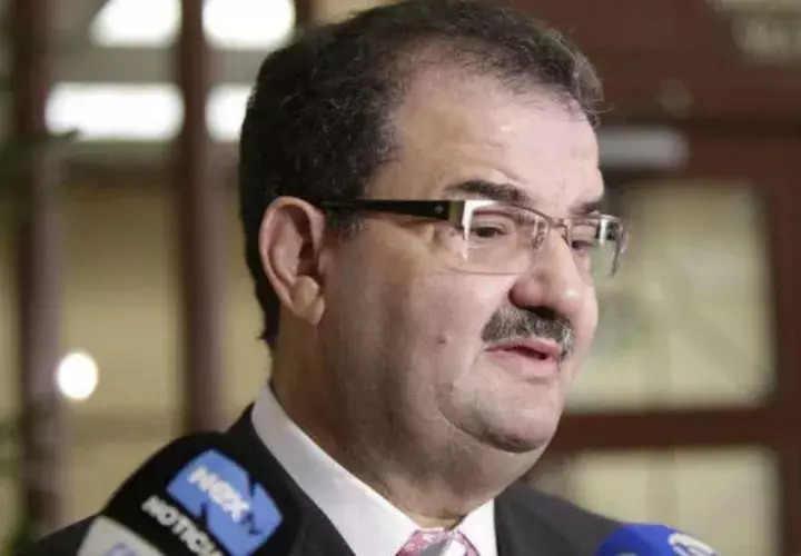 El abogado Carrillo presentó la solicitud ante la oficina judicial.
