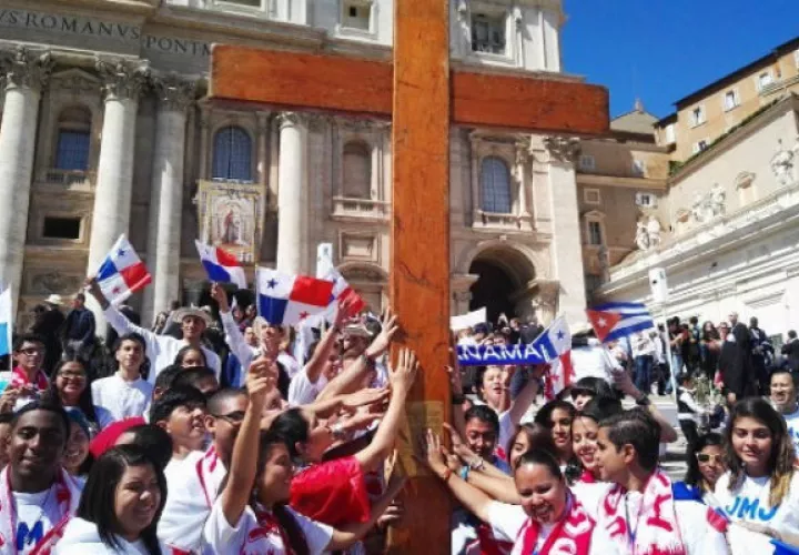 La Cruz peregrina viaja desde la iglesia Católica de Cartágo en Costa Rica y será entregada en el sector fronterizo de Paso Canoas entre Panamá.