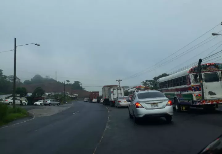 La protesta de los moradores de Río Rita provocó un gran tranque vehicular. Foto/Cortesía