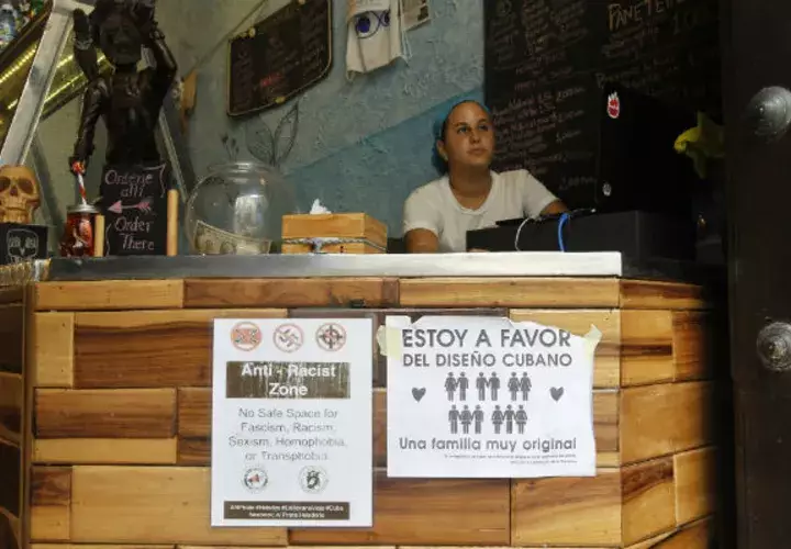 En la Carta Magna actualizada se modifica el concepto de matrimonio, ahora definido como "unión voluntaria entre un hombre y una mujer".
