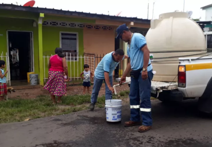 El plan de contingencia para repartir agua. Foto: Thays Domínguez.  