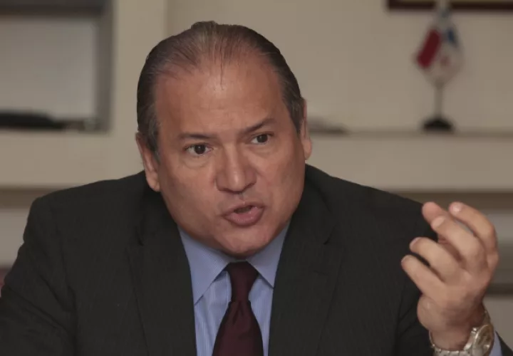 Harry Díaz, magistrado fiscal, está de vacaciones en un crucero, según la defensa de Martinelli.