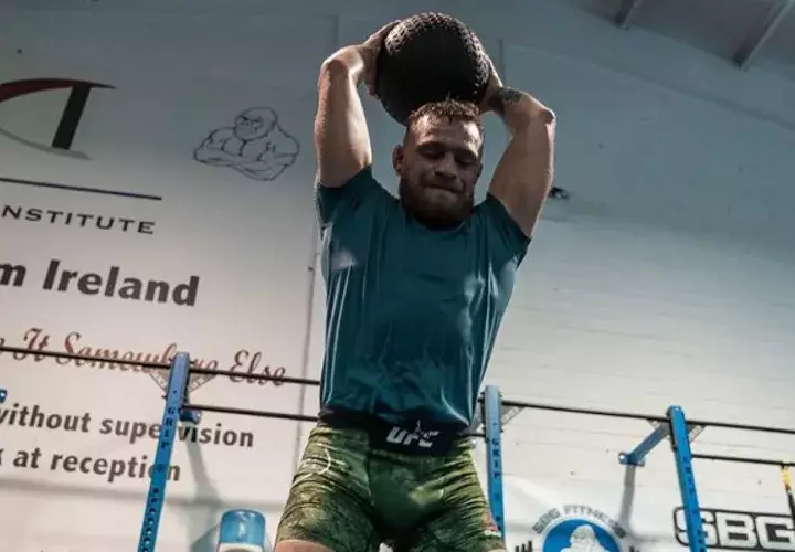 Conor McGregor  vuelve a la UFC el otro mes.