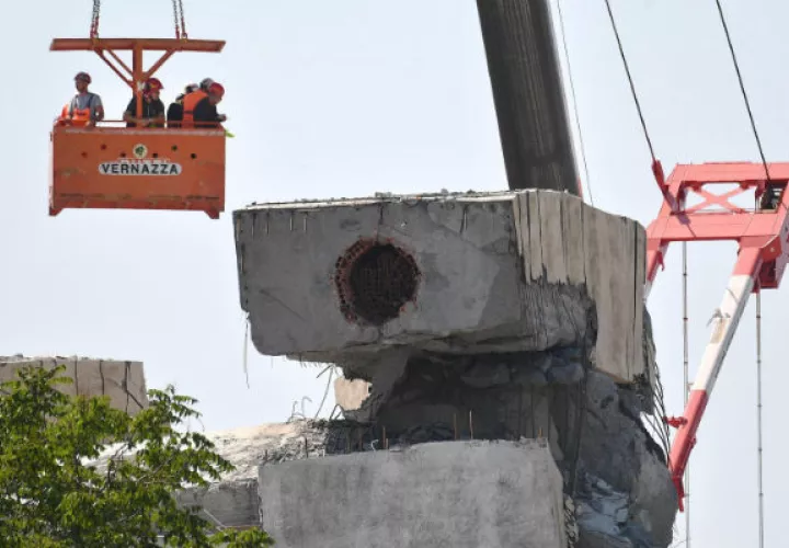 El puente colapsó el pasado 14 de agosto y causó la muerte de 43 personas. FOTO/EFE